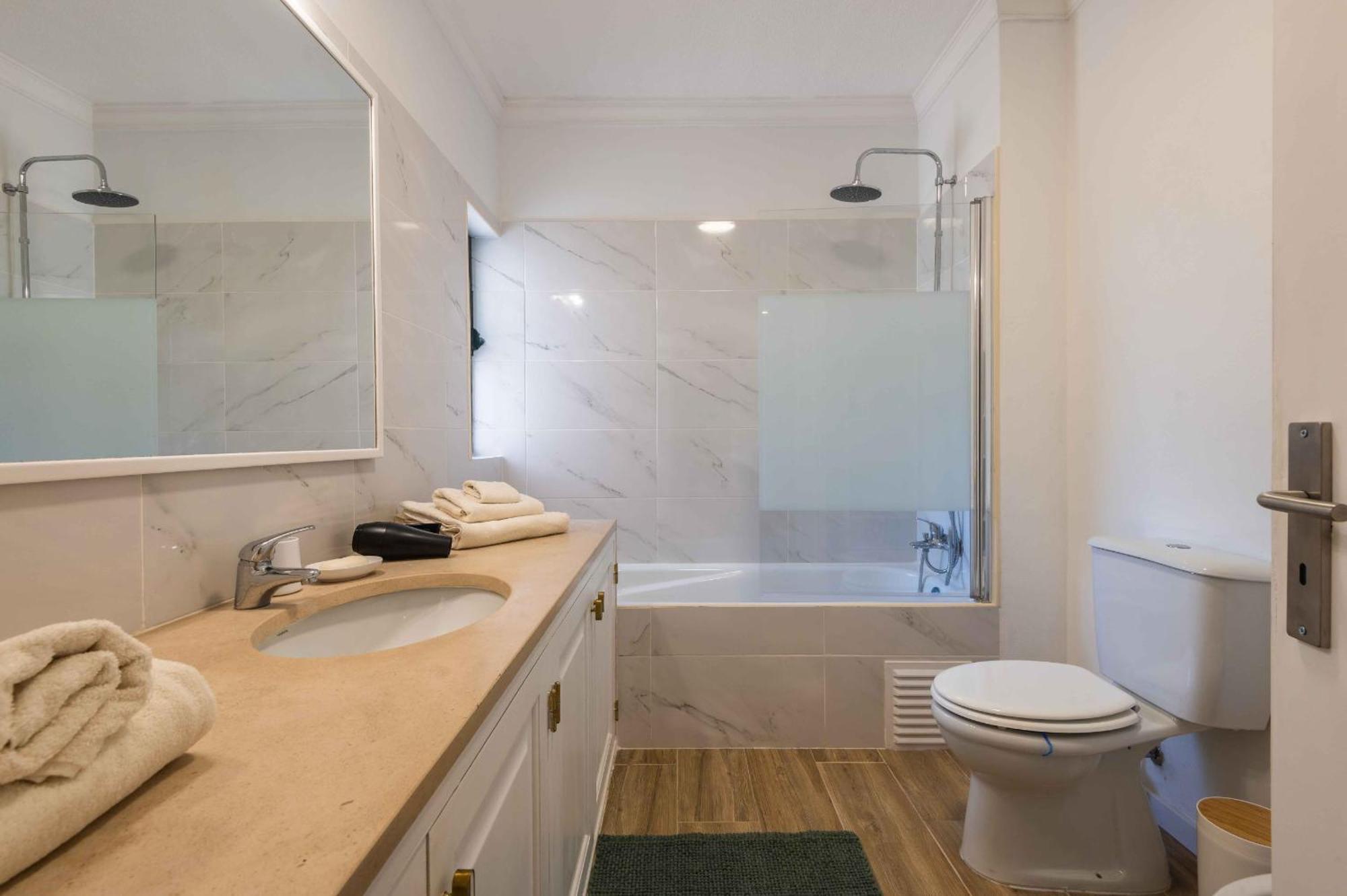 Salgados 1 Bedroom Apartment - 500M From The Beach ギーア エクステリア 写真